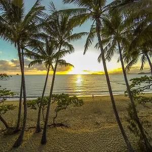 Marlin Waters Beachfront Aparthotel Palm Cove